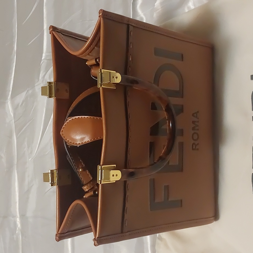 New Authentic Fendi Tan Calfskin Sunshine Tote with Tortoise Shell Handles - Picture 2 of 11